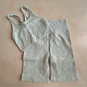 Offline by aerie floral embossed textured sports bra bike shorts set S mint